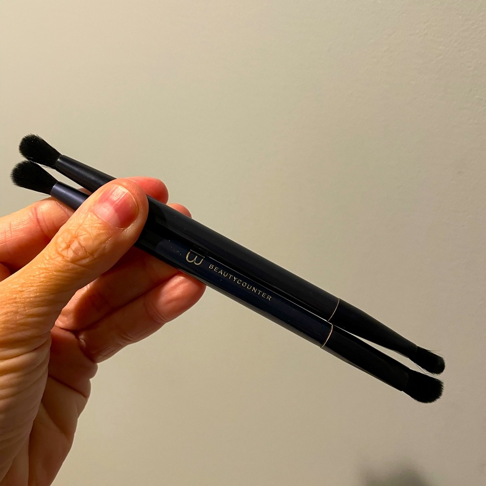 2 beautycounter make up brushes
